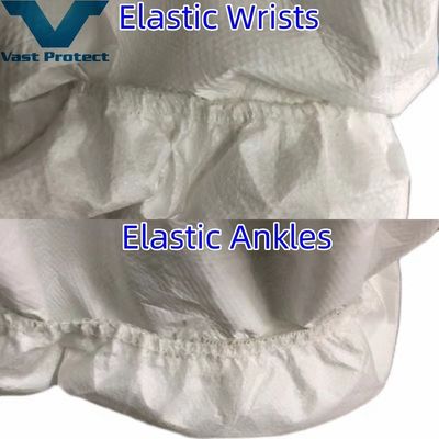 65GSM Witte zachte wegwerp-microporeuze overhemd met blauwe tape stof- en spatsbestendige