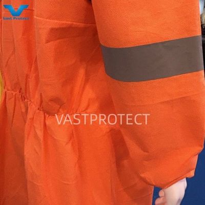 OEM aanvaard Type 5 6 Industriële PPE Oranje SMS Wegwerpoveralls Met Reflectieve Tape