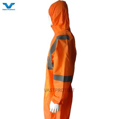 50GSM aangepaste oranje beschermende eenmalige overhemden met CE Type4/5/6 certificaat