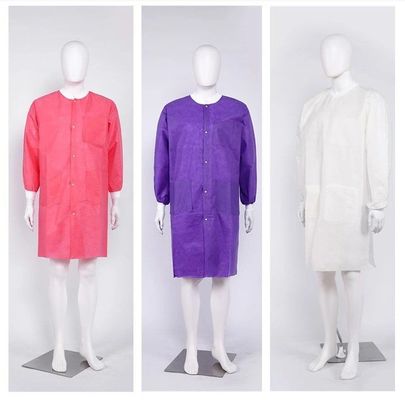 Productie 20000pcs/dag Niet-geweven PP wegwerp visitor lab coat met OEM CE goedkeuring