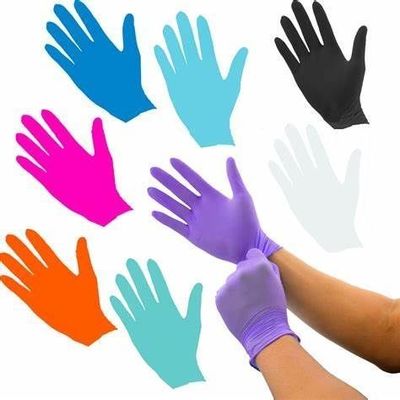 Meerdere nitrilhandschoenen met materiaal en poederontwerp